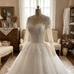 Hochzeitskleid im Waldstil – Elegantes französisches Brautkleid, schlichtes, figurschmeichelndes Tüllkleid für die moderne Braut