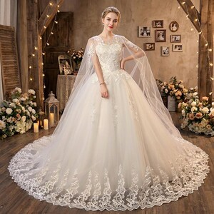 Elegante kanten trouwjurk – bruidsjurk met prinsessensleep, vintage trouwjurk op maat in grote maten
