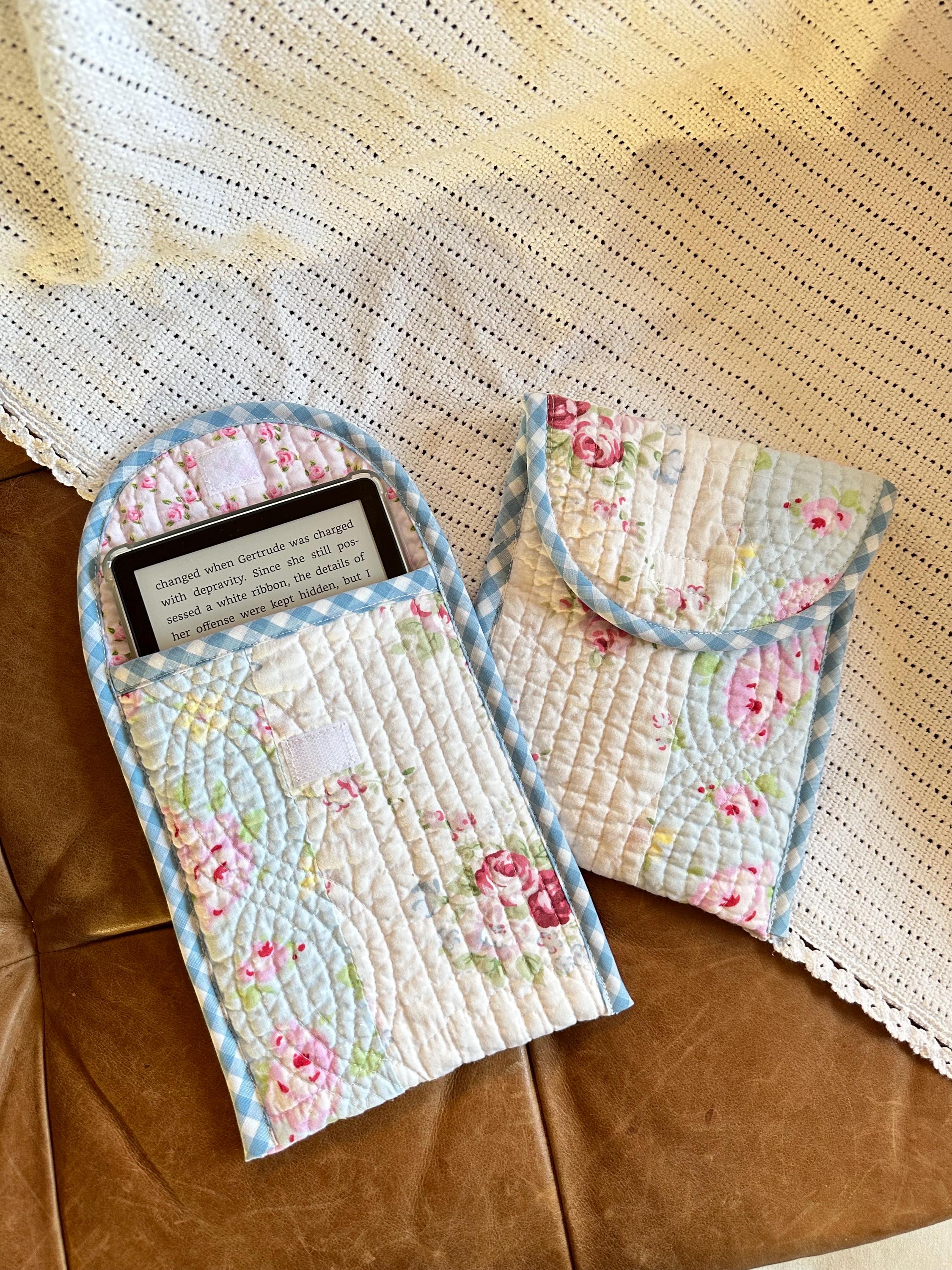Quilted Blue Florals Kindle Paperwhite or ColorSoft Sleeve with Blue gingham binding | Paperwhite or ColorSoft | e reader case |cottage core