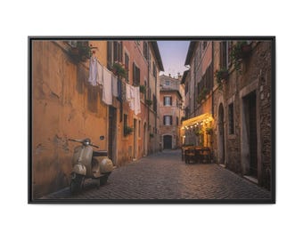 Italienische Abendgasse – Leinwandbild, gerahmt | Matt, mehrfarbig