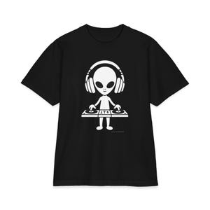 hooba sonum · Maglietta Alien DJ Heavyweight / Maglietta grafica streetwear oversize immagine 1