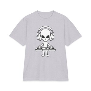 hooba sonum · Maglietta Alien DJ Heavyweight / Maglietta grafica streetwear oversize immagine 5