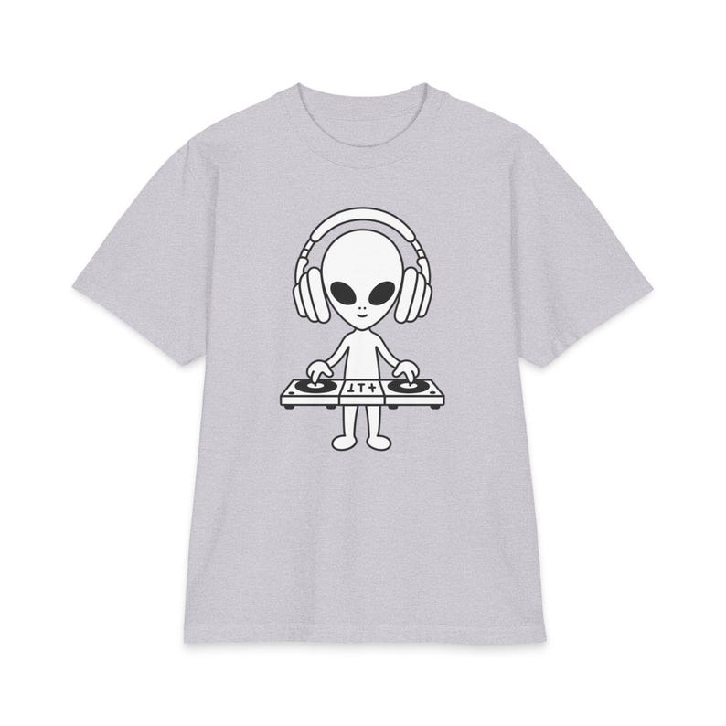 hooba sonum · Maglietta Alien DJ Heavyweight / Maglietta grafica streetwear oversize immagine 5
