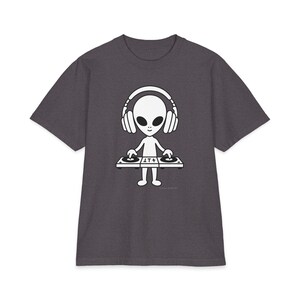 hooba sonum · Maglietta Alien DJ Heavyweight / Maglietta grafica streetwear oversize immagine 6