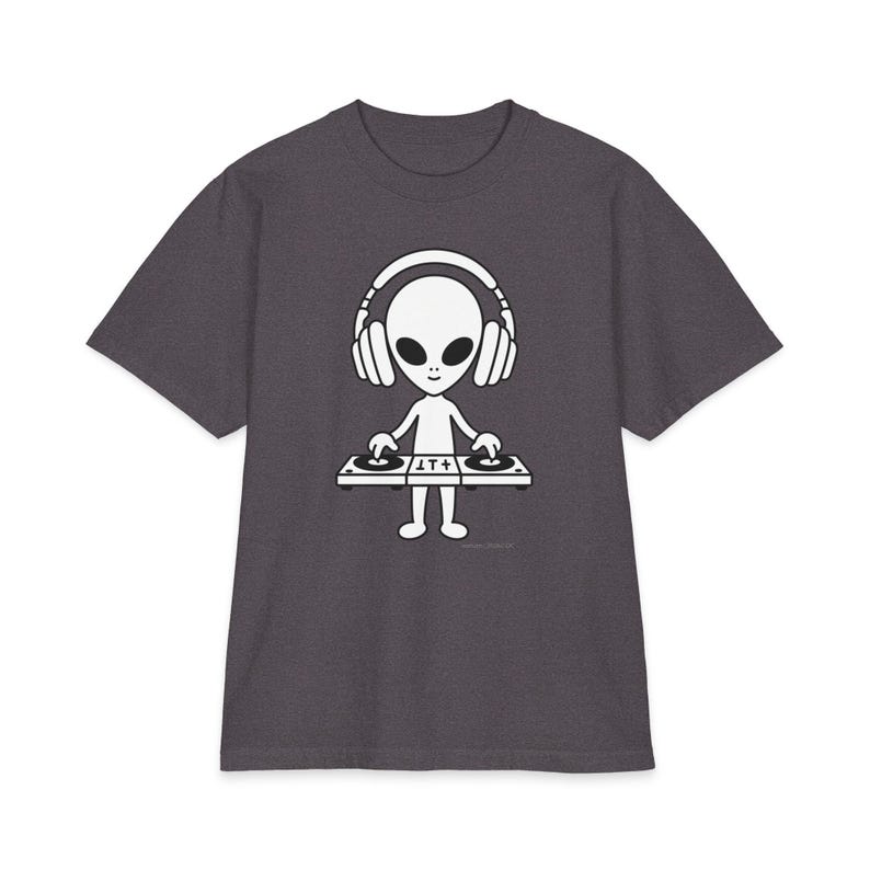 hooba sonum · Maglietta Alien DJ Heavyweight / Maglietta grafica streetwear oversize immagine 6