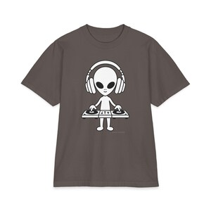 hooba sonum · Maglietta Alien DJ Heavyweight / Maglietta grafica streetwear oversize immagine 4