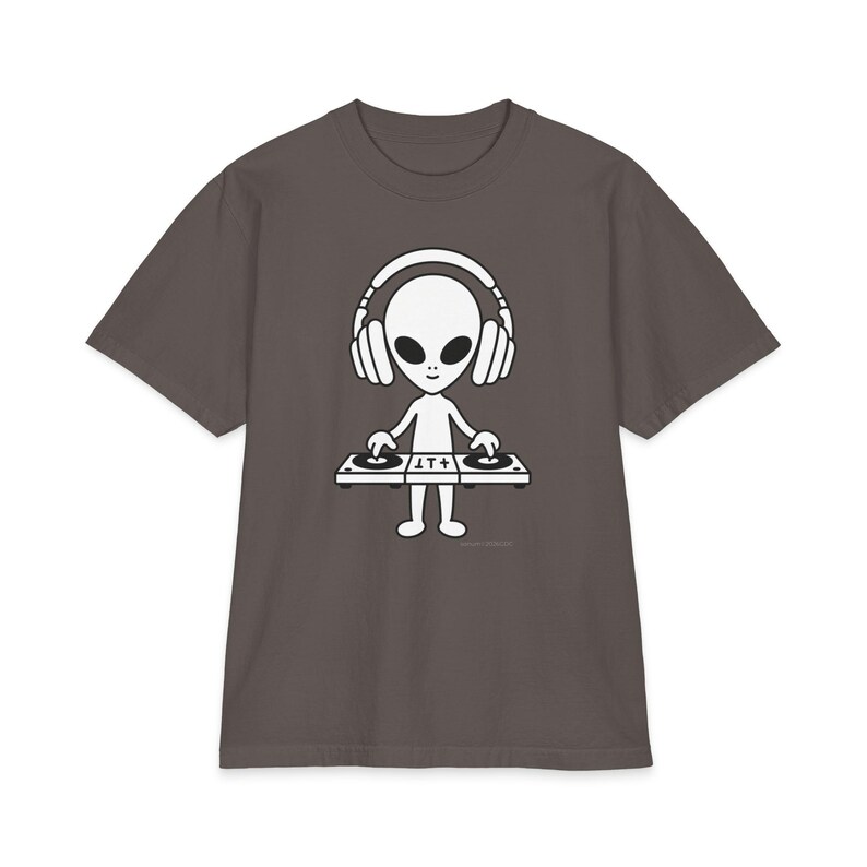 hooba sonum · Maglietta Alien DJ Heavyweight / Maglietta grafica streetwear oversize immagine 4