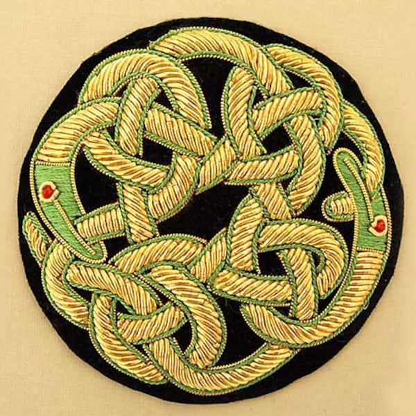 Applique de dragons à nœud celtique. Motif irlandais perlé à la main