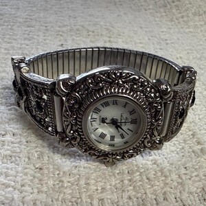Gloria Vanderbilt Vintage Watch - Etsy display picture 3