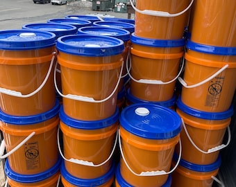 5 Gallon Detergent Buckets (Orange, Blue Lids)