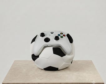 Uchwyt na kontroler piłkarski – prezent dla gracza Mistrzostw Świata – stojak do gier piłkarskich na PS5, Xbox, PC – spersonalizowany organizer na biurko dla fana piłki nożnej