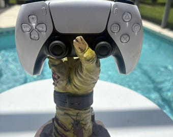 Hand-Painted Zombie Hand Controller Holder – Gaming Desk Accessory, Horror Fan Decor