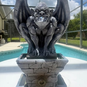 Quemador de incienso de reflujo con forma de gárgola – Decoración gótica impresa en 3D, acabado de piedra pintado a mano. Solid Gray