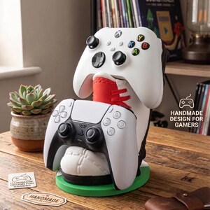 Soccer Cleats Dual Controller Holder, 3D Printed Double Stand for PS5, PS4, Xbox Series X/S Football Fan Gamer Gift, Desk Gaming Setup Decor
