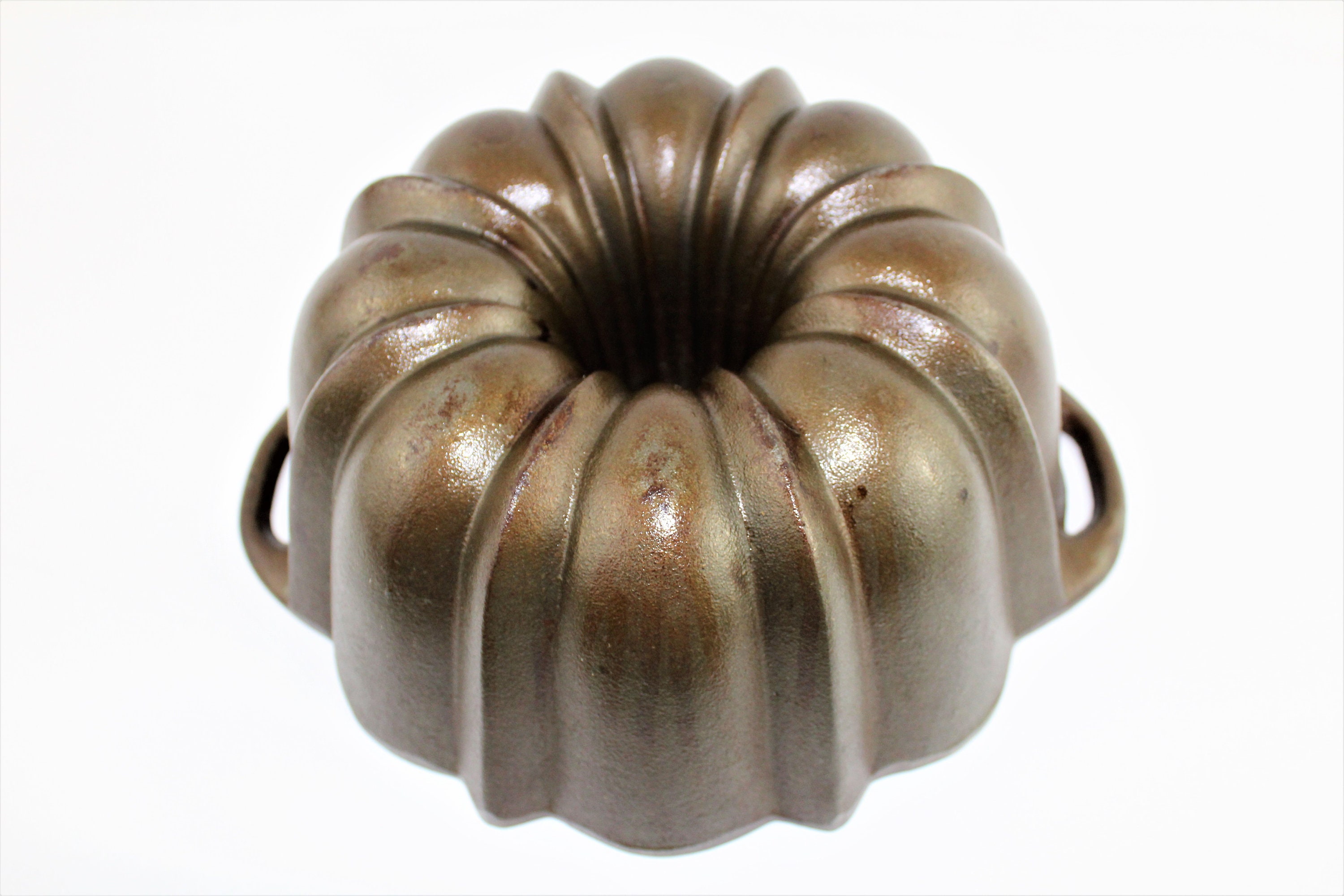 1930s Cast Iron Bundt Cake Pan, Heavy Duty