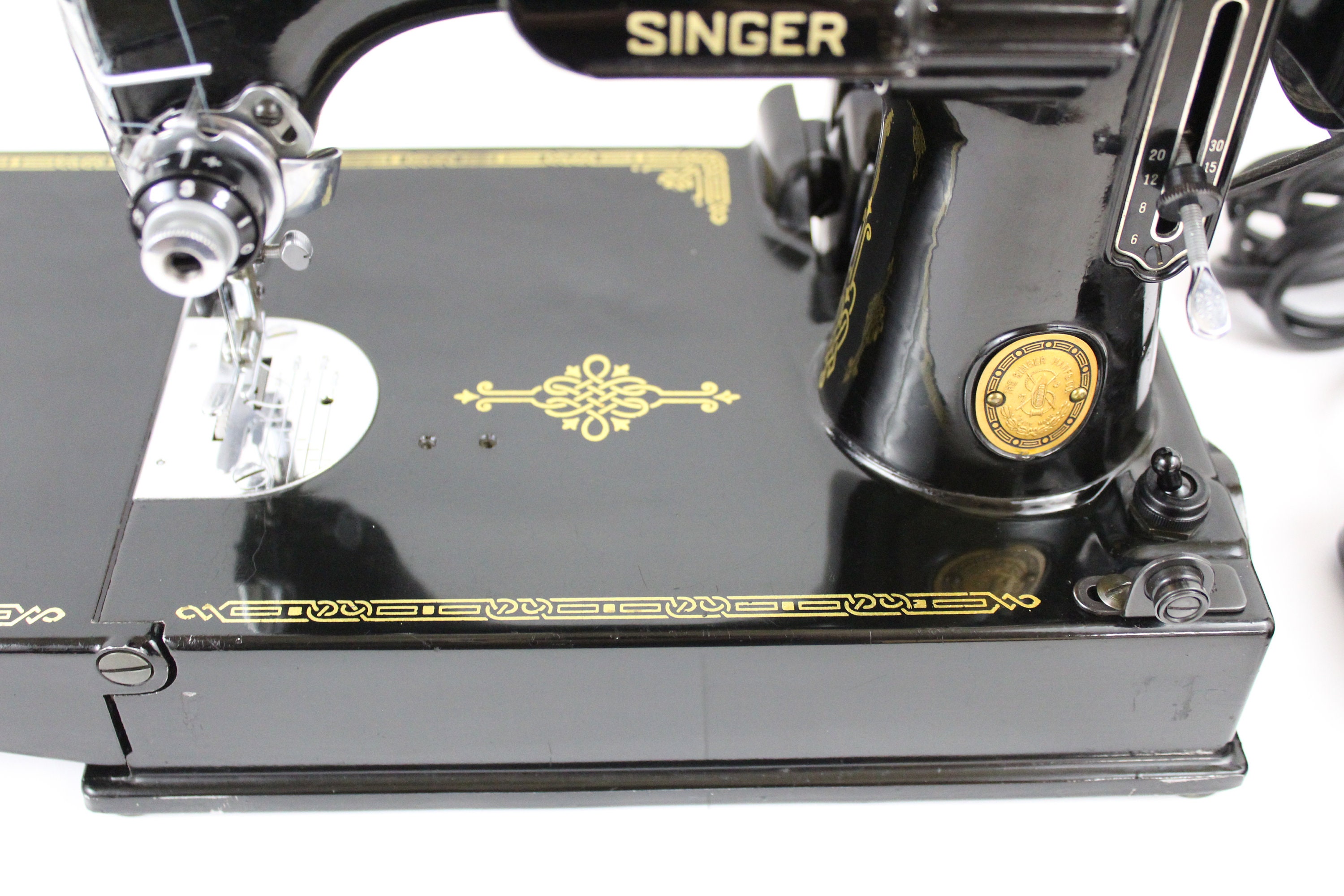 Singer 221 Featherweight Sewing Machine, Singer Featherweight