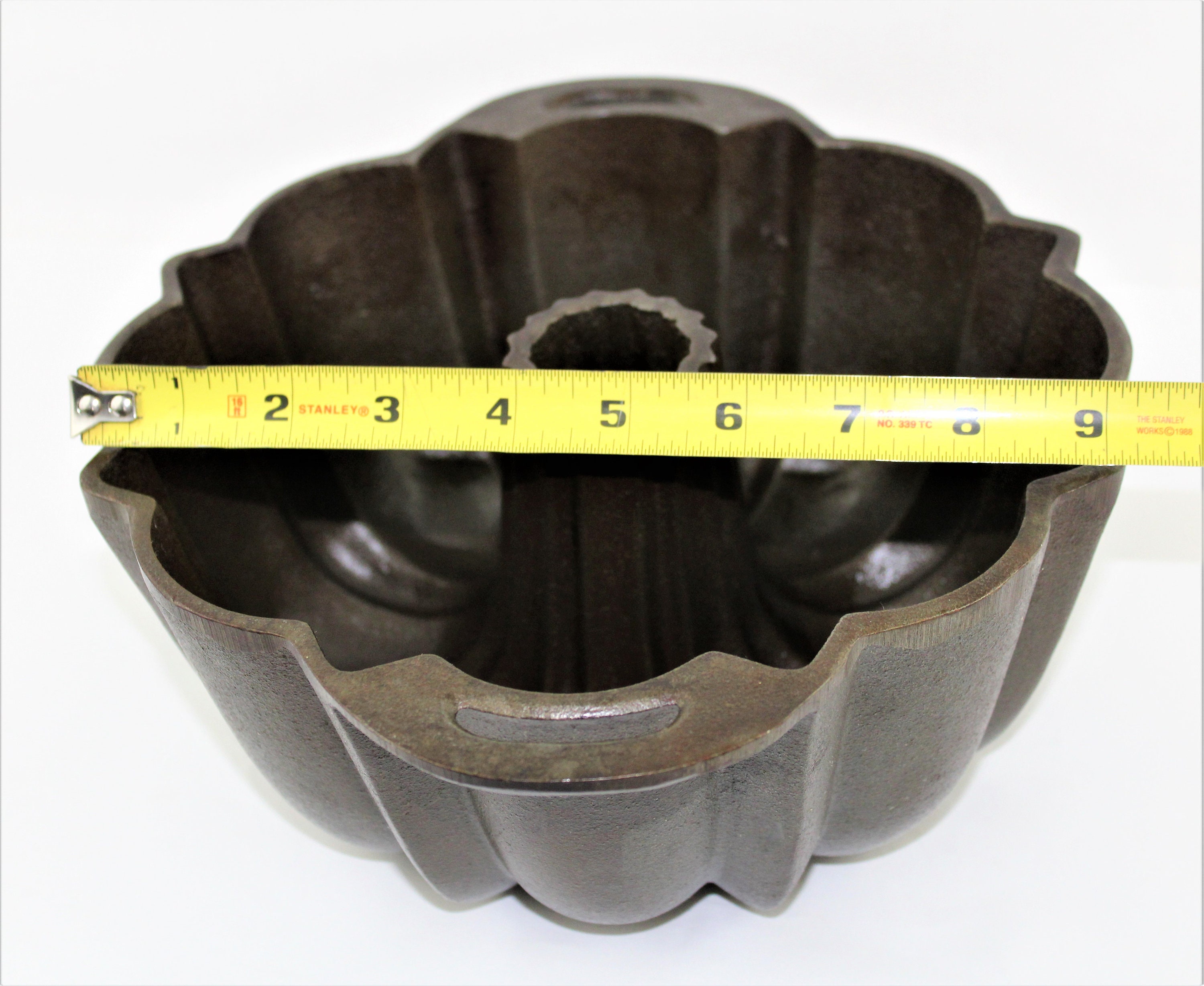 XXL vintage cast iron Bundt baking pan Gugelhupf antique tube pan