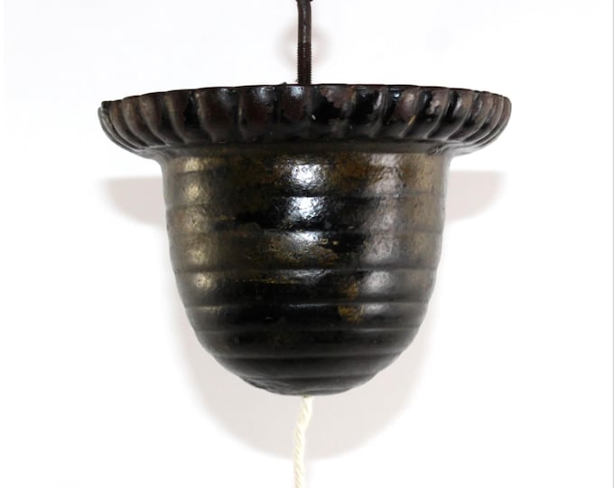 Vintage Hanging Beehive String Dispenser - Antique Cast Iron Twine Holder for Rustic Farmhouse Decor