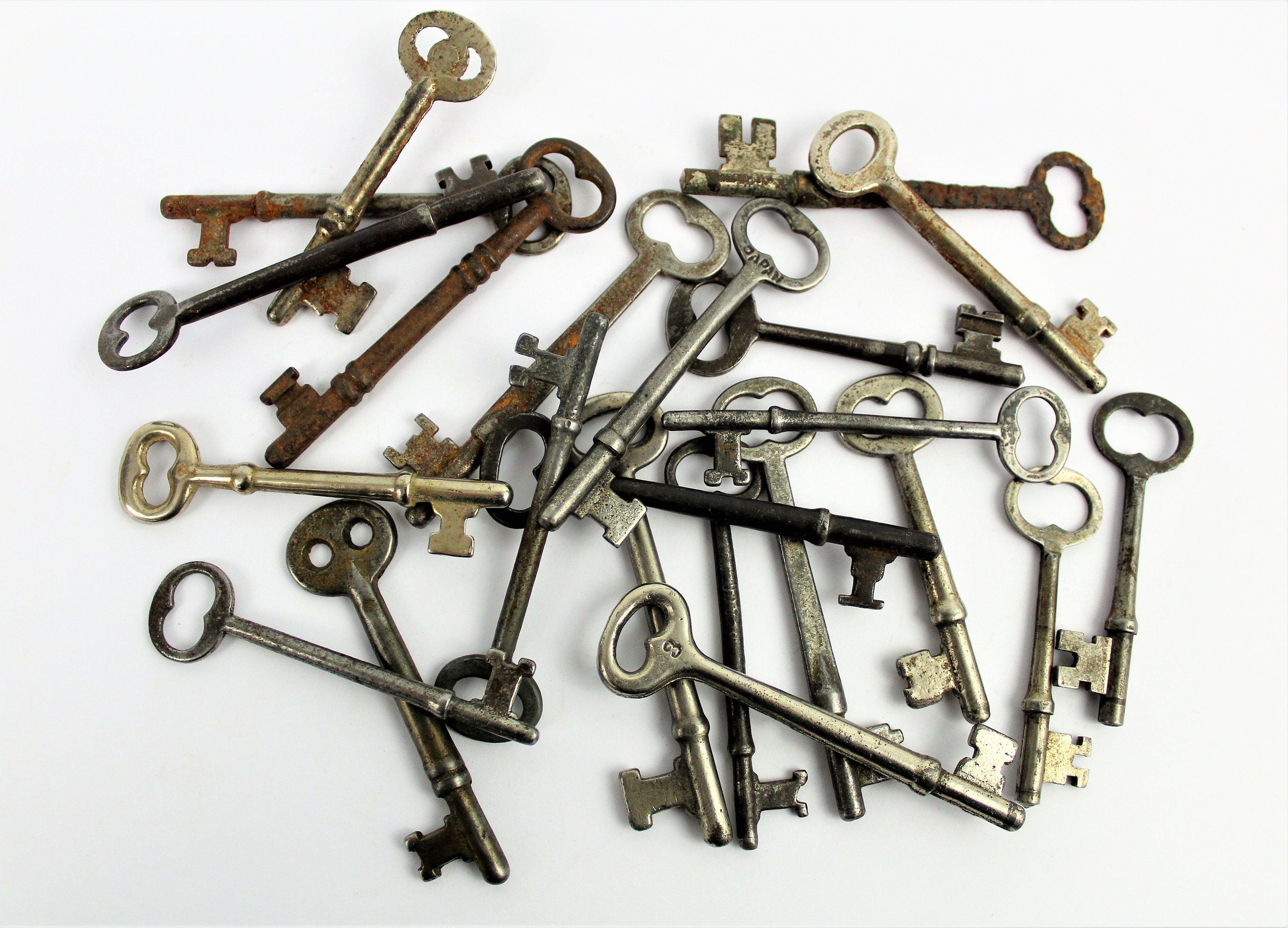 Antique Skeleton Keys / 22 Antique Keys / Rustic Skeleton Keys