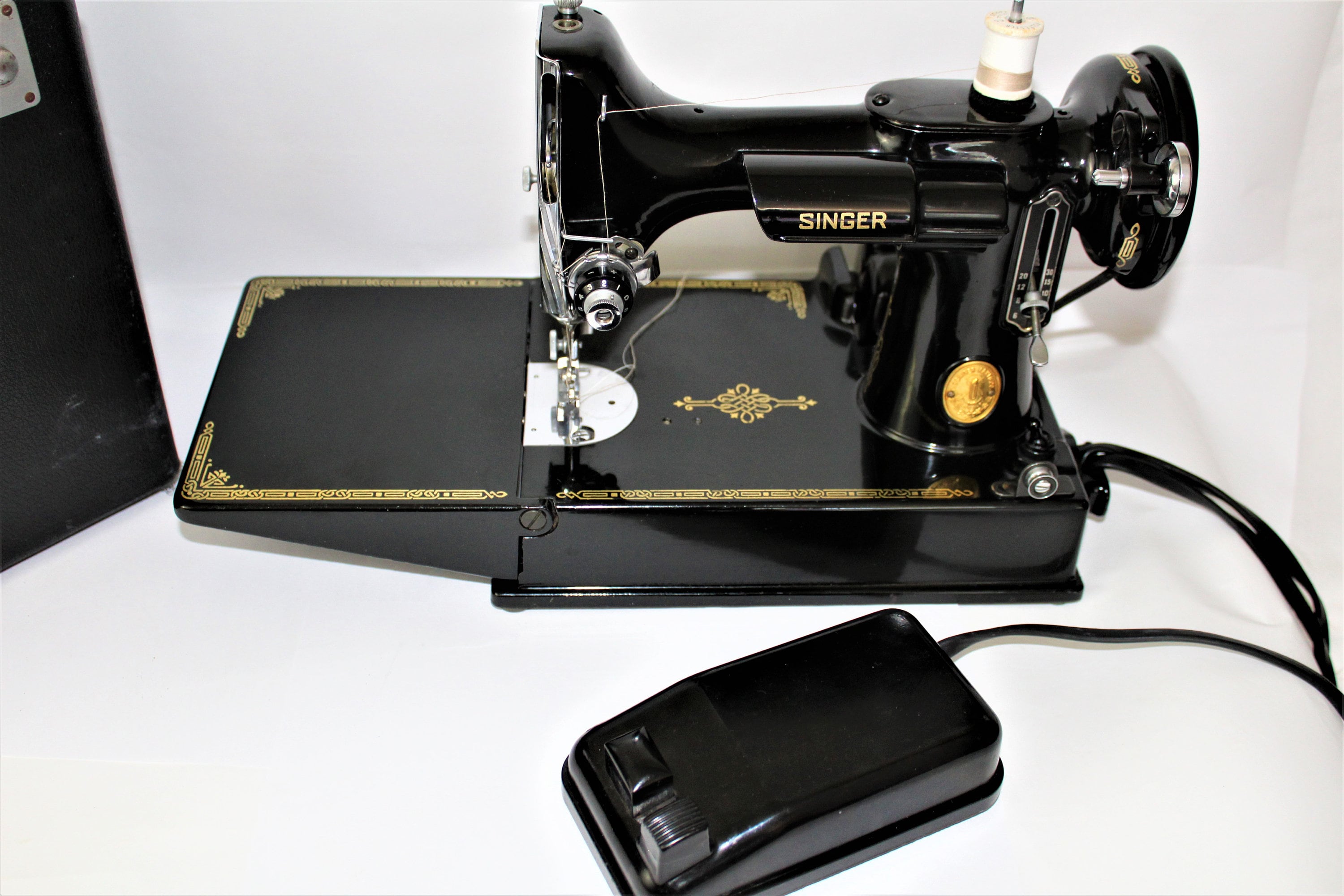 1948 / Singer Sewing Machine / Singer 221 / Precision Quilting / Singer