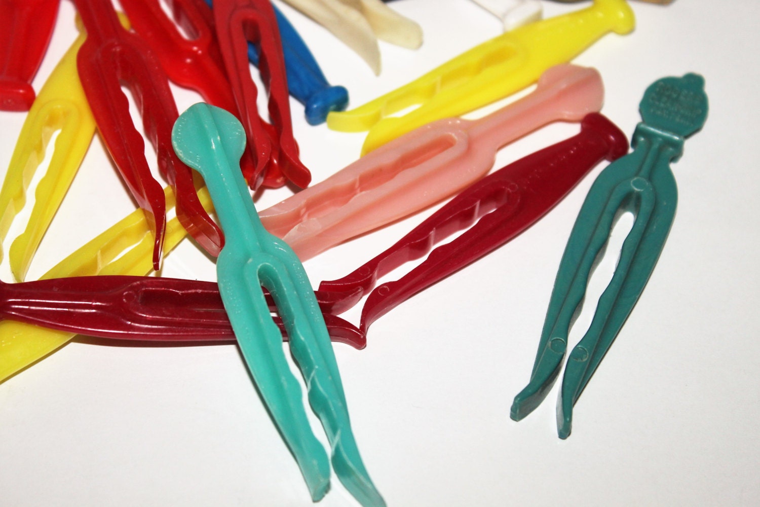 Vintage 1950s Plastic Clothespins Kordite, Bulldog and Rogers CleanGrip