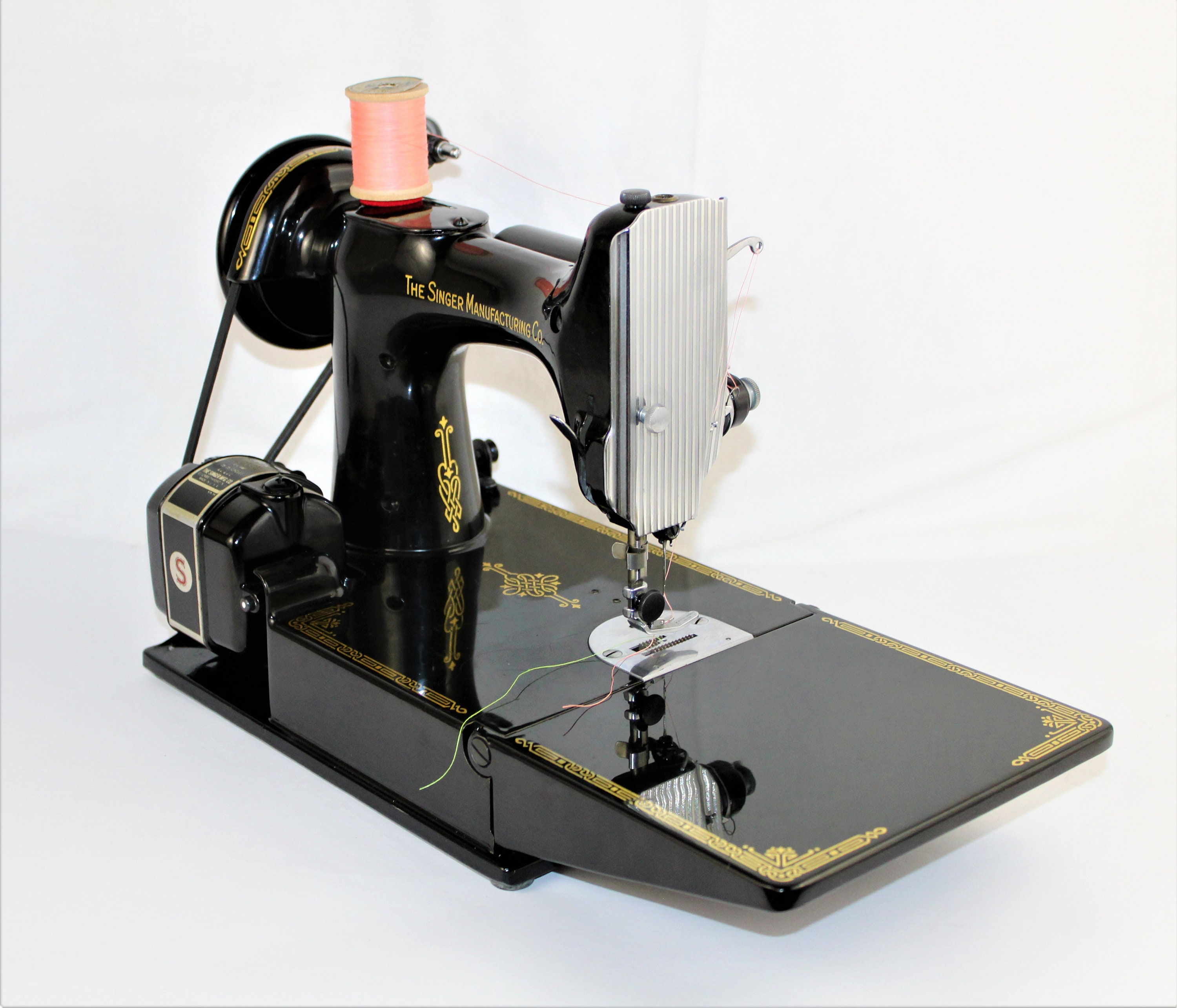 Singer Featherweight Sewing Machine, Singer 221, Cleaned and Serviced
