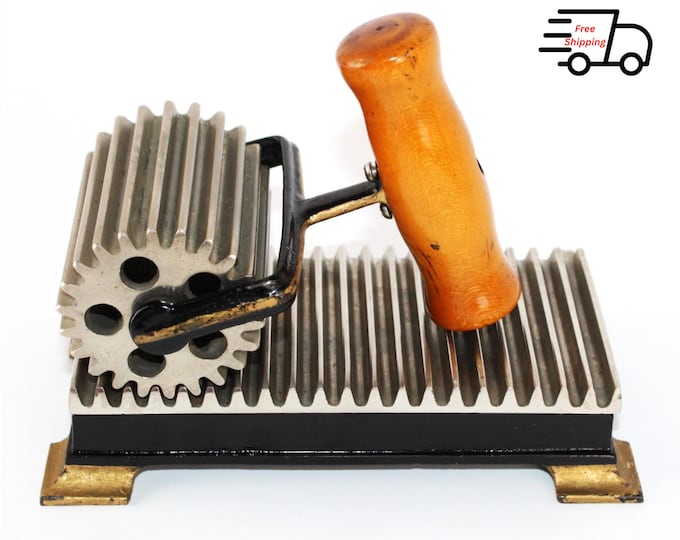 Antique 1880 American Fluting Iron: Antique Pleating Tool for Dressmaking and Seamstress Crafts