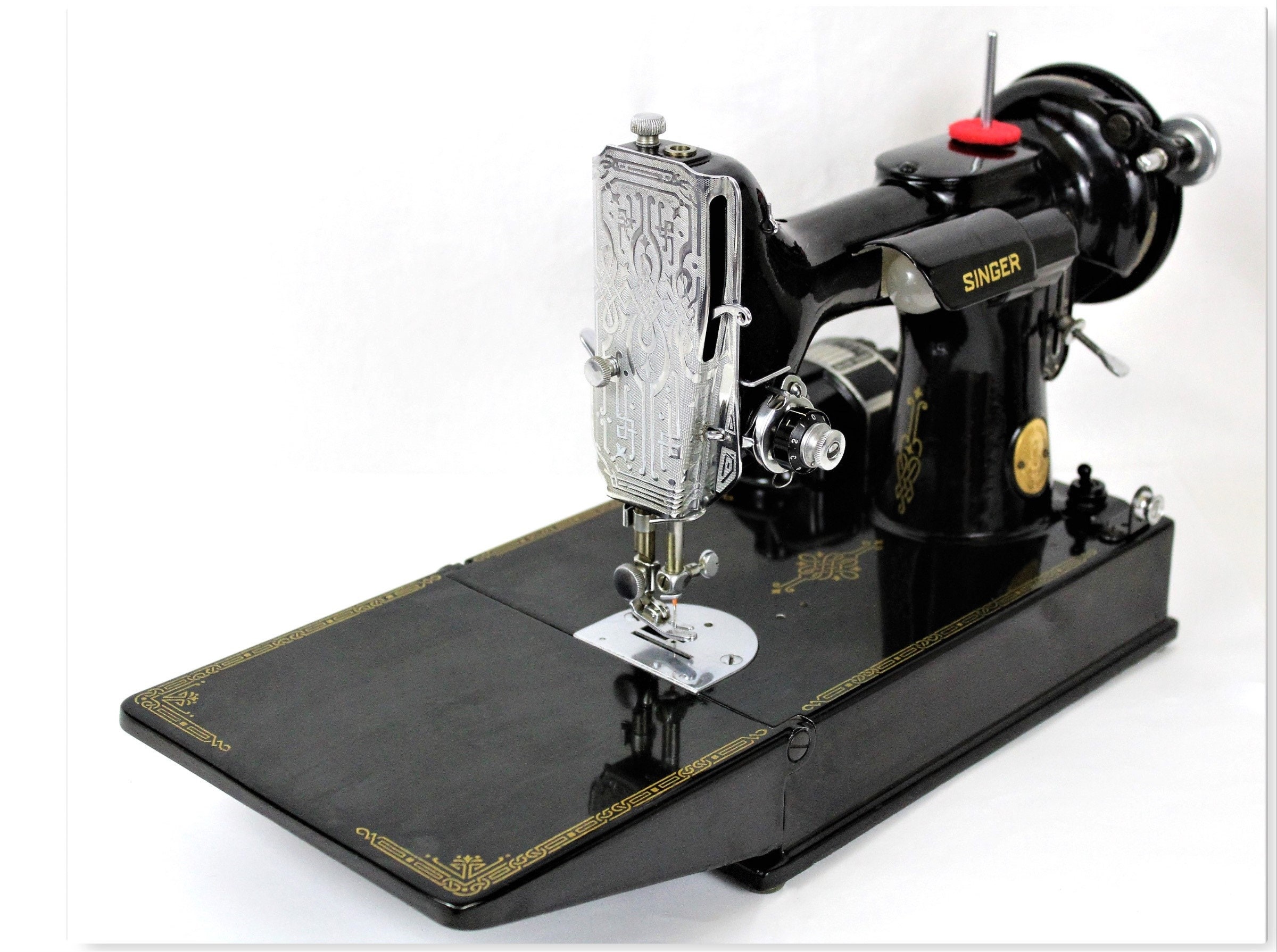 Singer 2211 Portable Featherweight Sewing Machine and Carrying Case