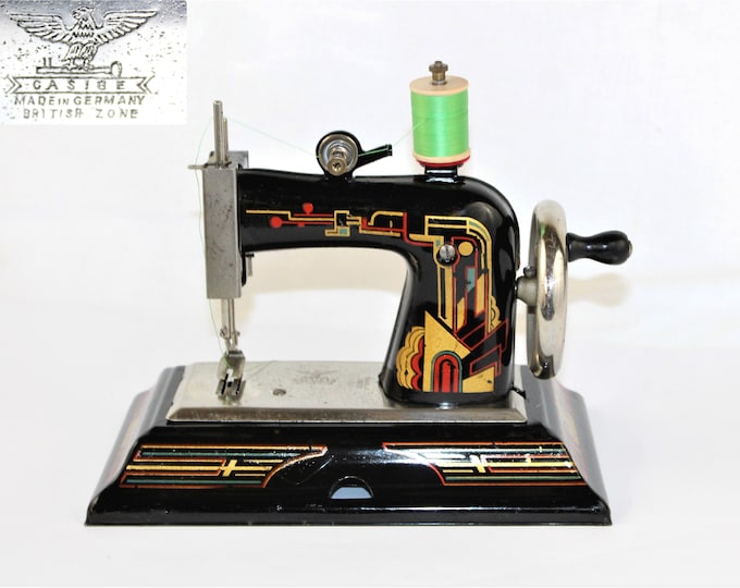 1940s German Casige Toy Sewing Machine, Art Deco Model 1025, Gesch M