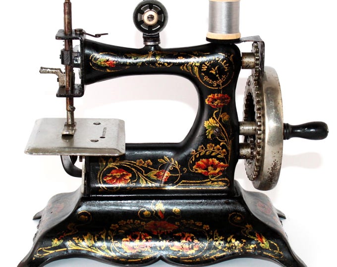 Antique 1902 German Westfalia Hand Crank Sewing Machine