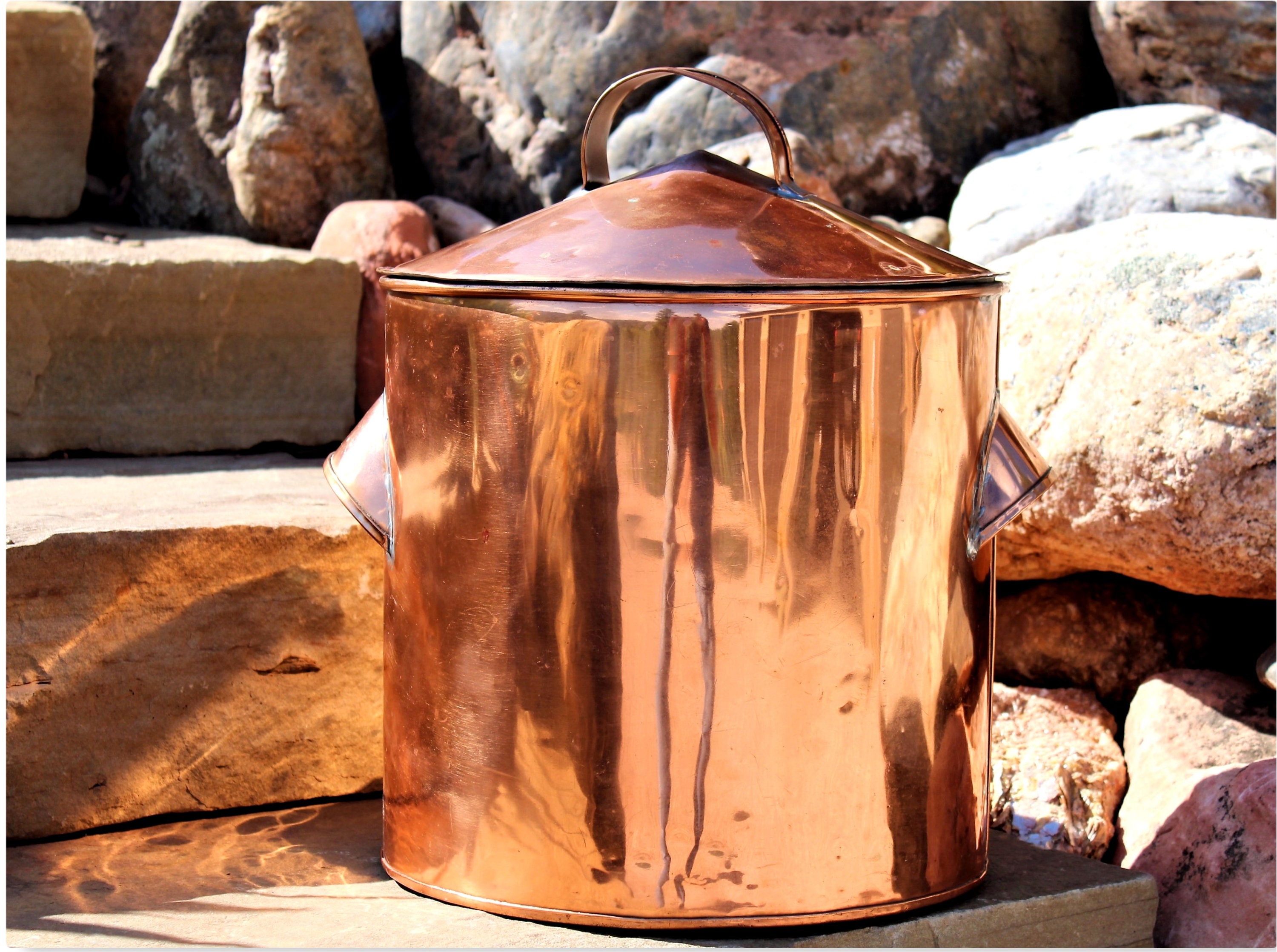 Rounded Copper Saucepan with Lid