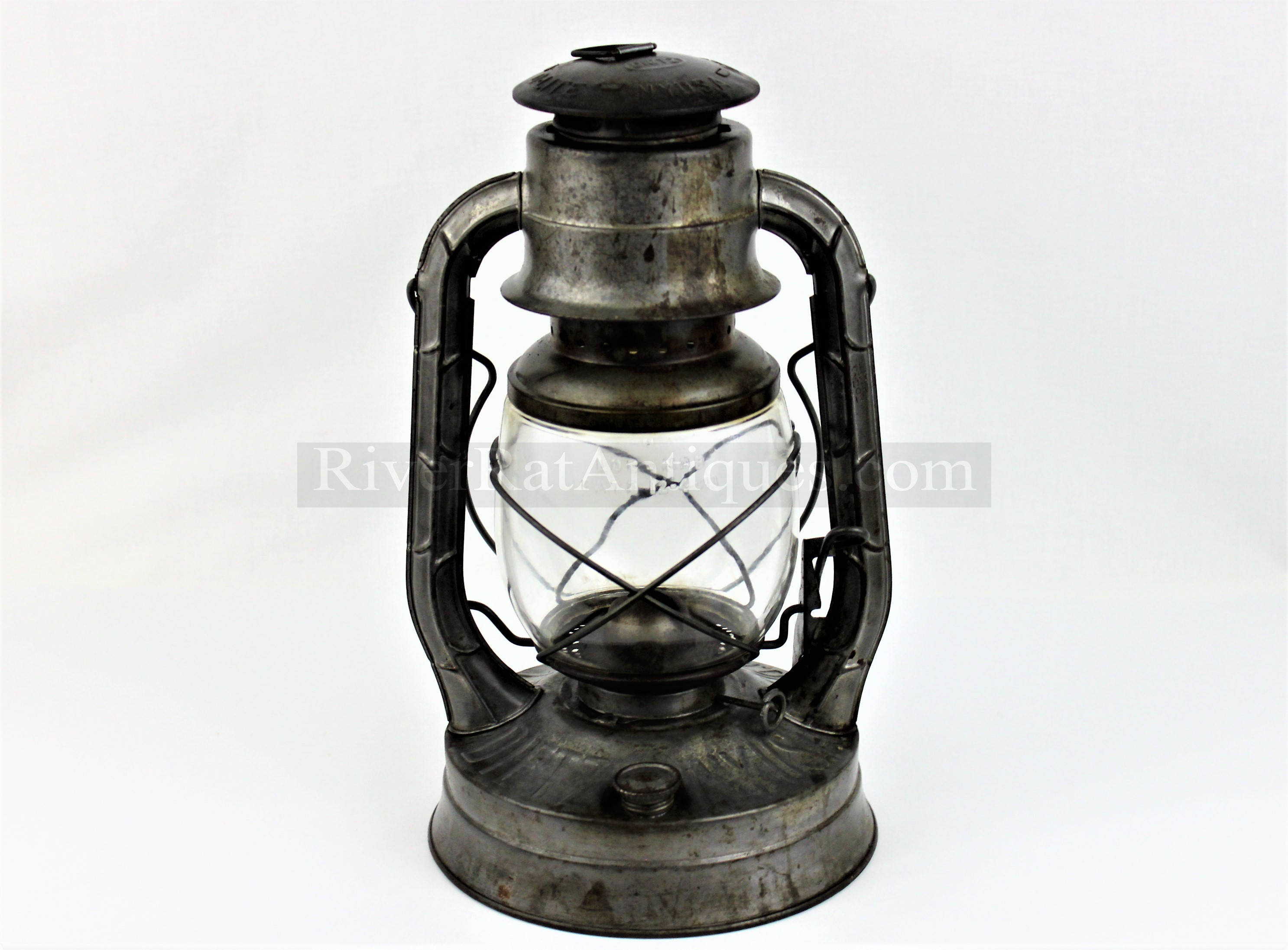 Antique 1923 Dietz No.2 D-Lite Lantern Antique 1923 Dietz No.2 D-Lite Lantern