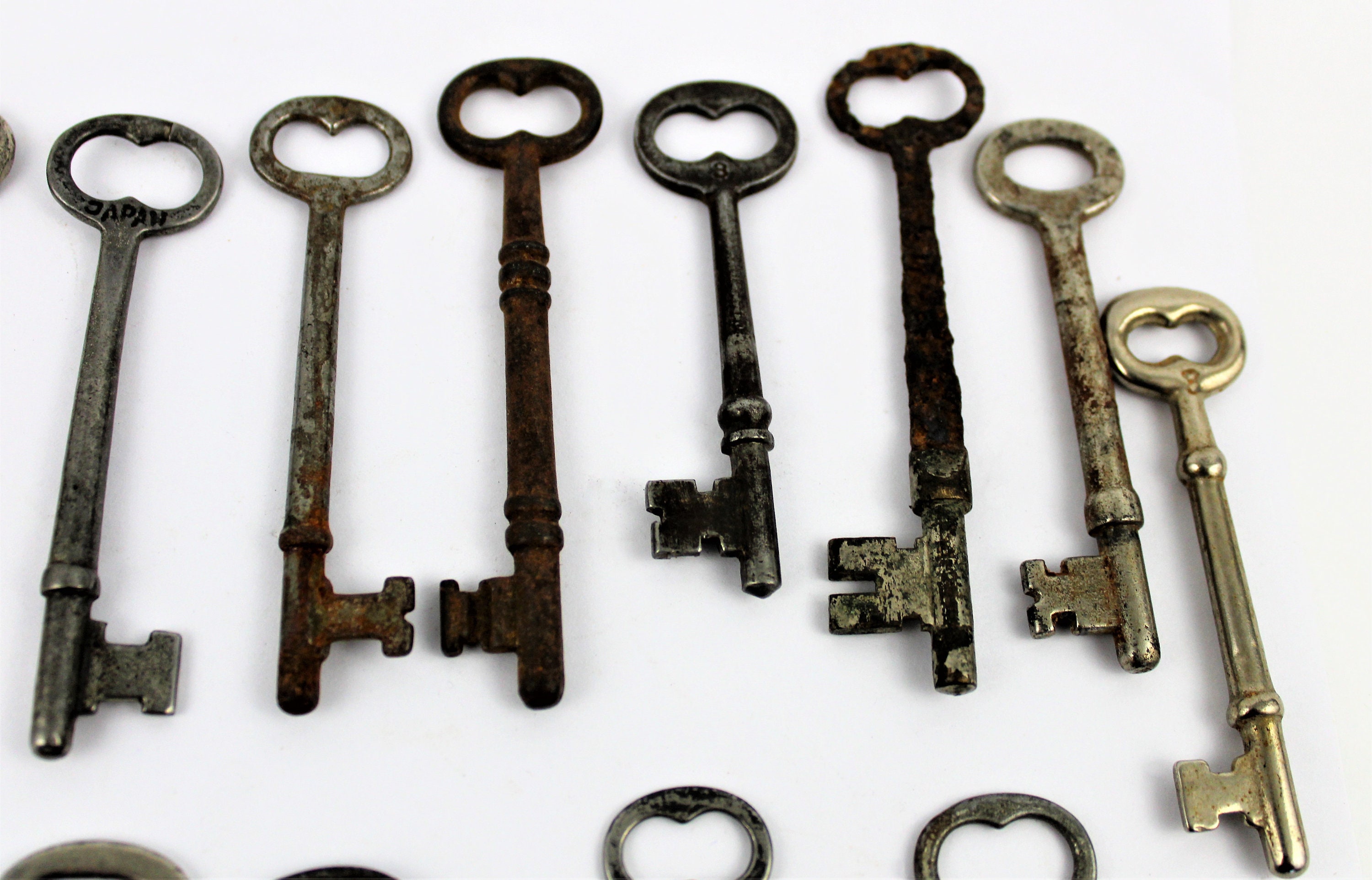 Antique Skeleton Keys / 22 Antique Keys / Rustic Skeleton Keys