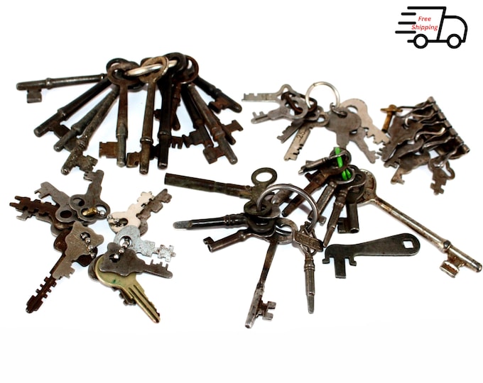 Large lot of Antique & Vintage skeleton Keys