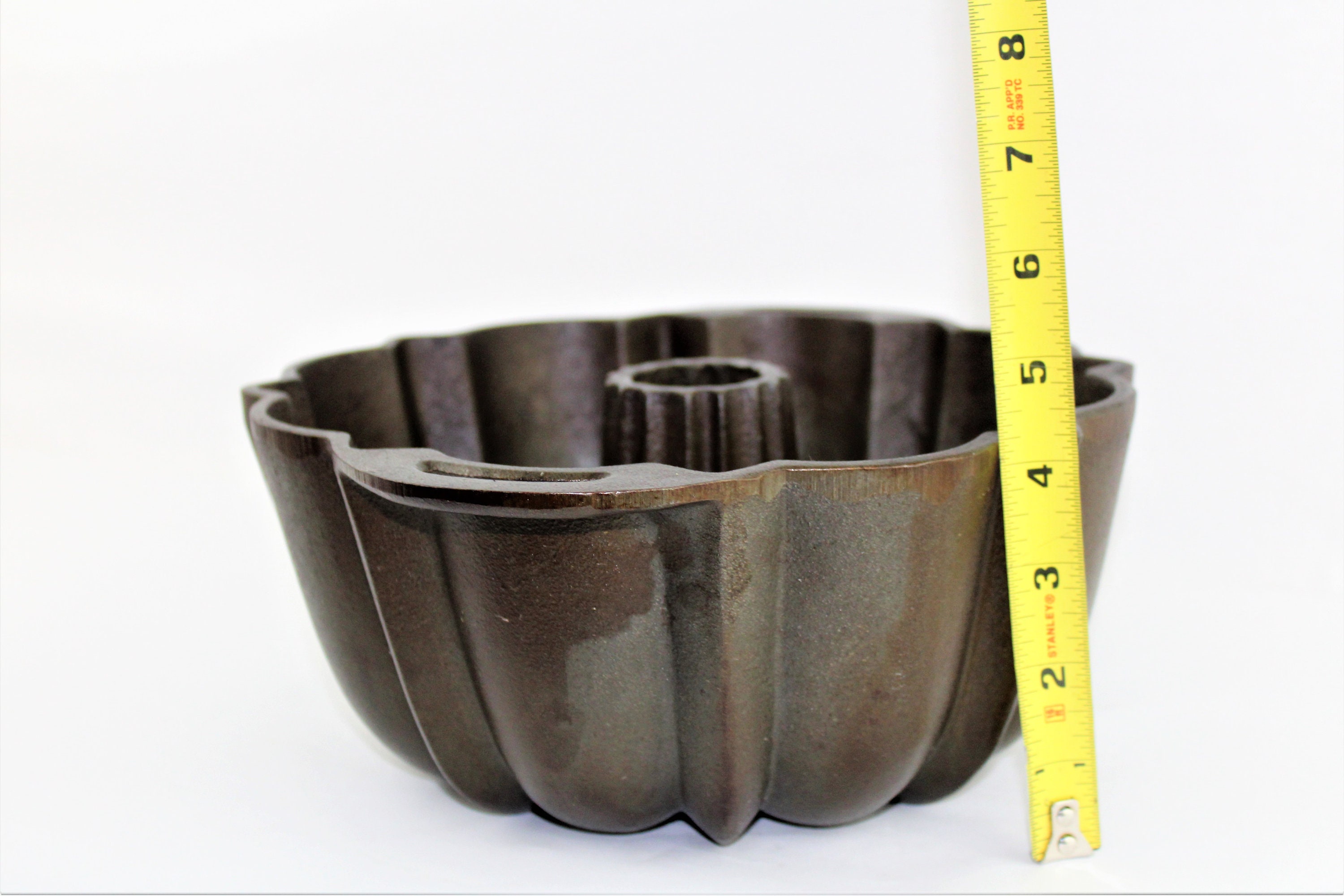 Vintage Lodge Cast Iron Bundt Cake Pan -  India