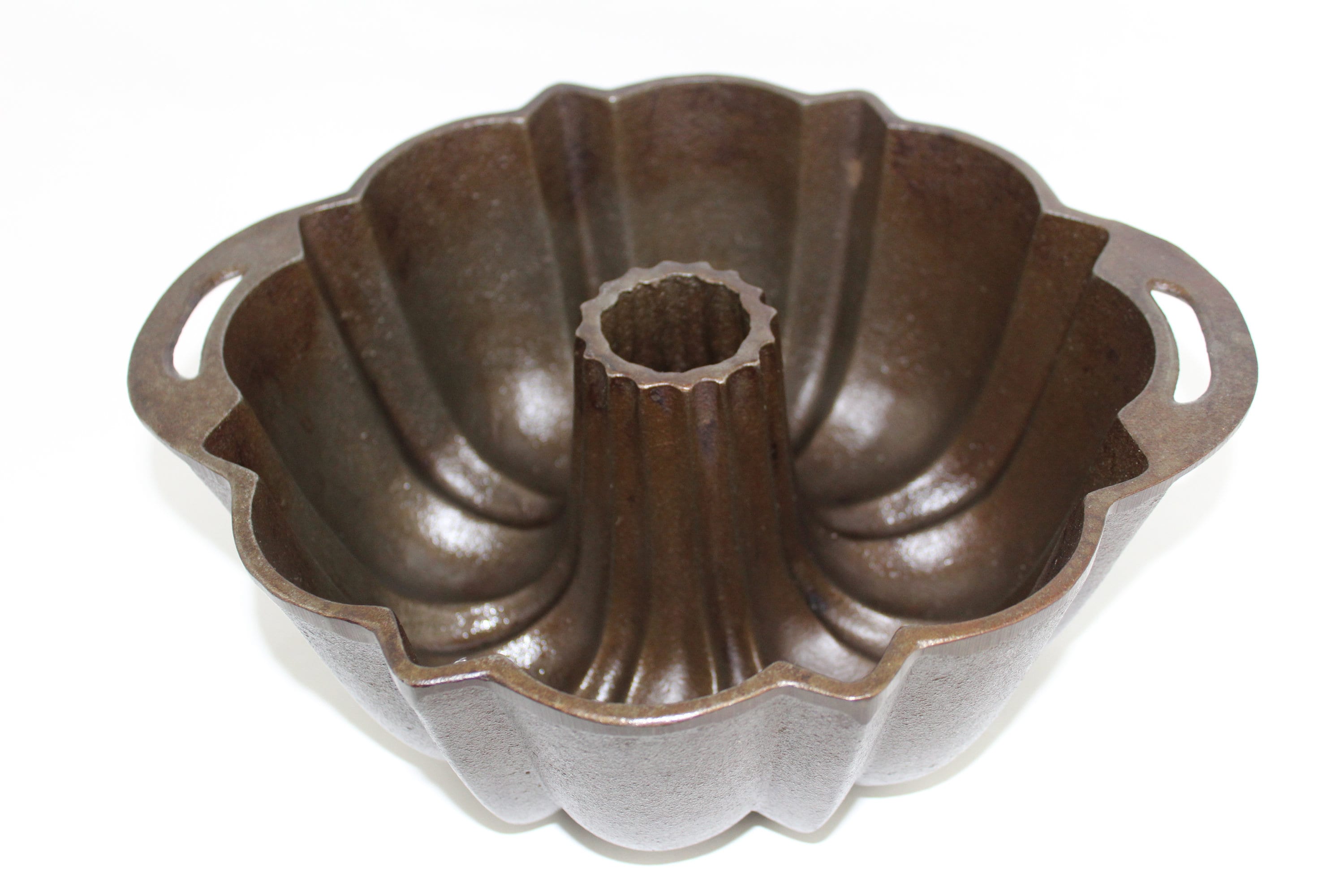 1930s Cast Iron Bundt Cake Pan, Heavy Duty