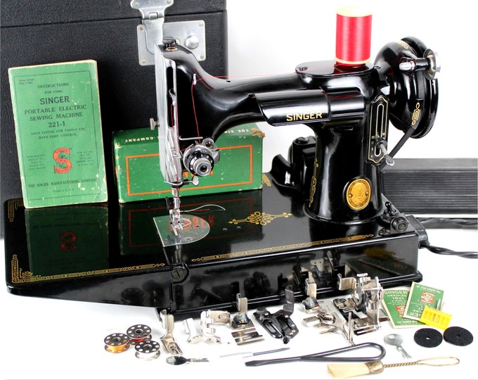 1952 Singer 221 featherweight Sewing Machine, Cleaned and Serviced