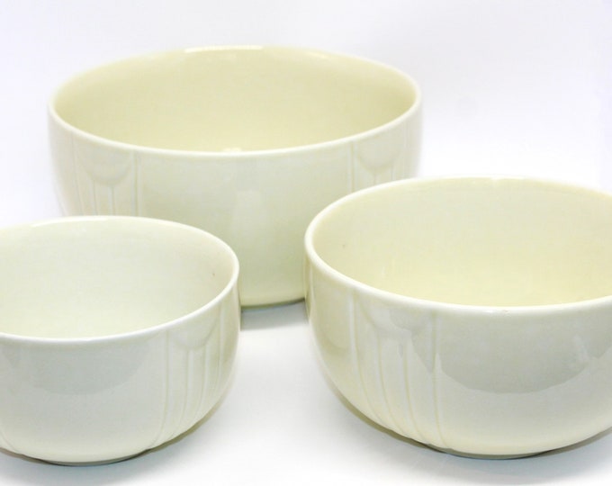 1930s Hall Pottery Creamy Yellow Nesting Bowl Set, Ceramic Bowls