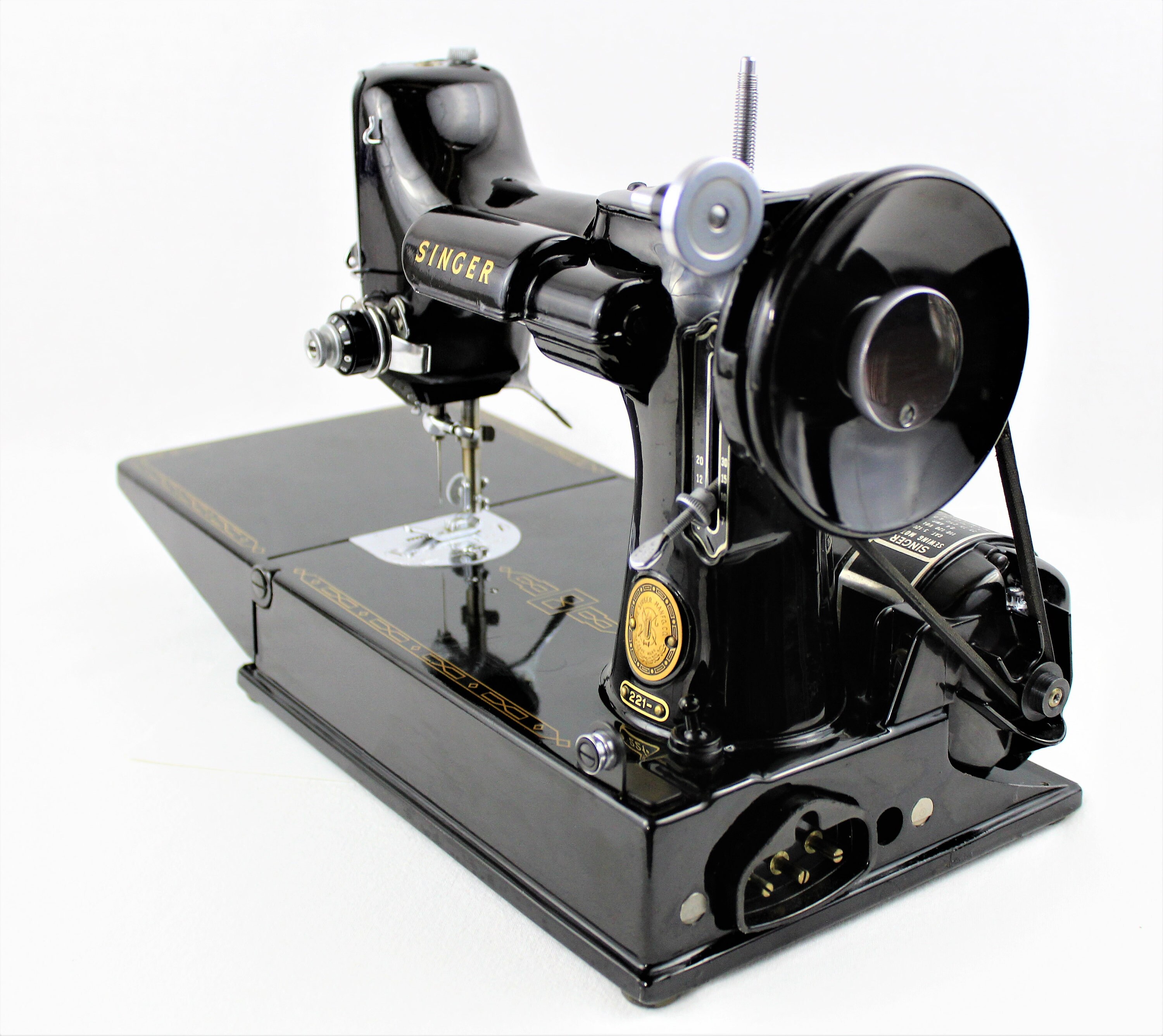 Singer 221 Featherweight Sewing Machine, Precision Sewing