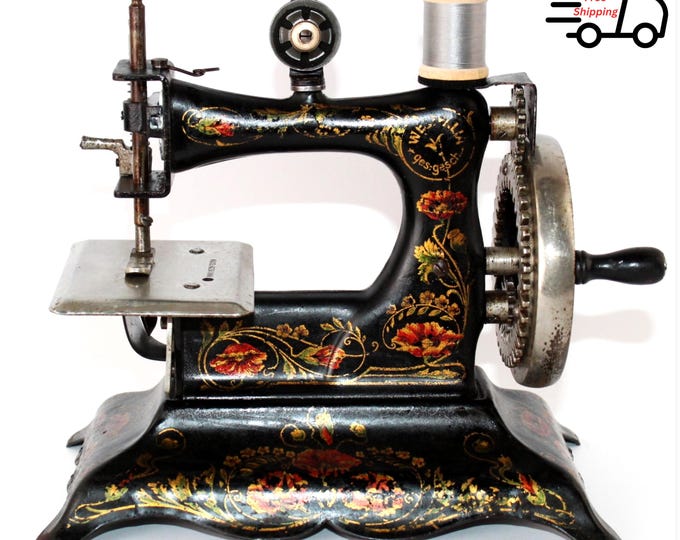 Antique 1902 German Westfalia Hand Crank Sewing Machine