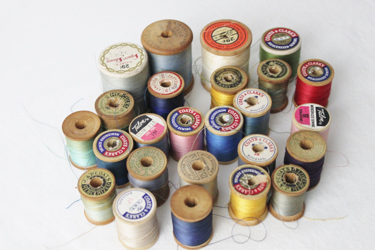 Vintage Lot of 25 Wooden Spools of Thread, Sewing Thread, Embroidery, Quilting