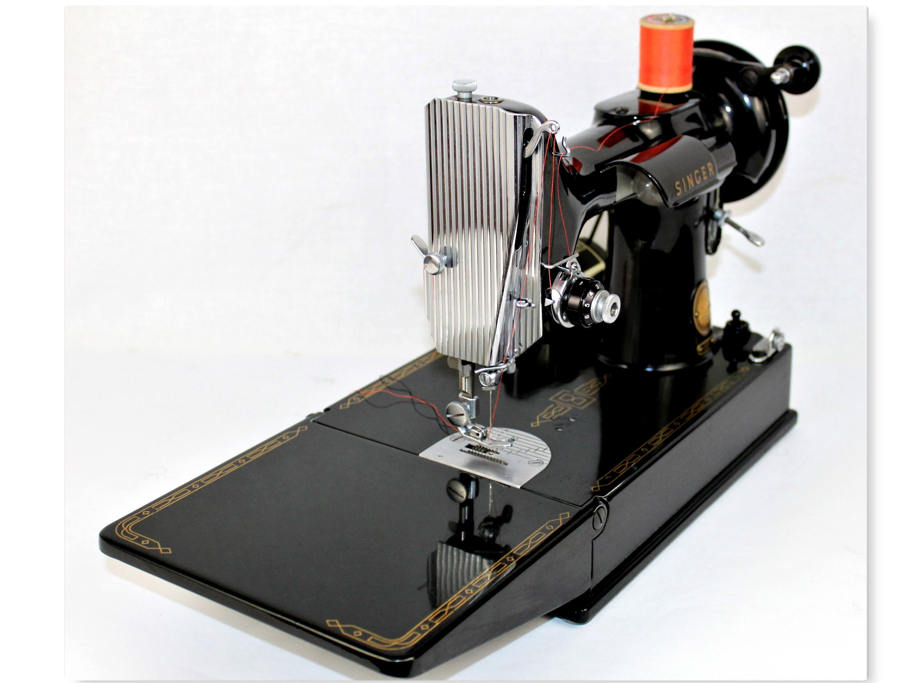 Singer 221 Featherweight Sewing Machine, Precision Sewing
