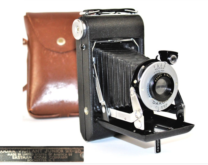 Vintage 1940s Kodak Vigilant Jr Six – 20 and Matching Leather Case, Film Camera