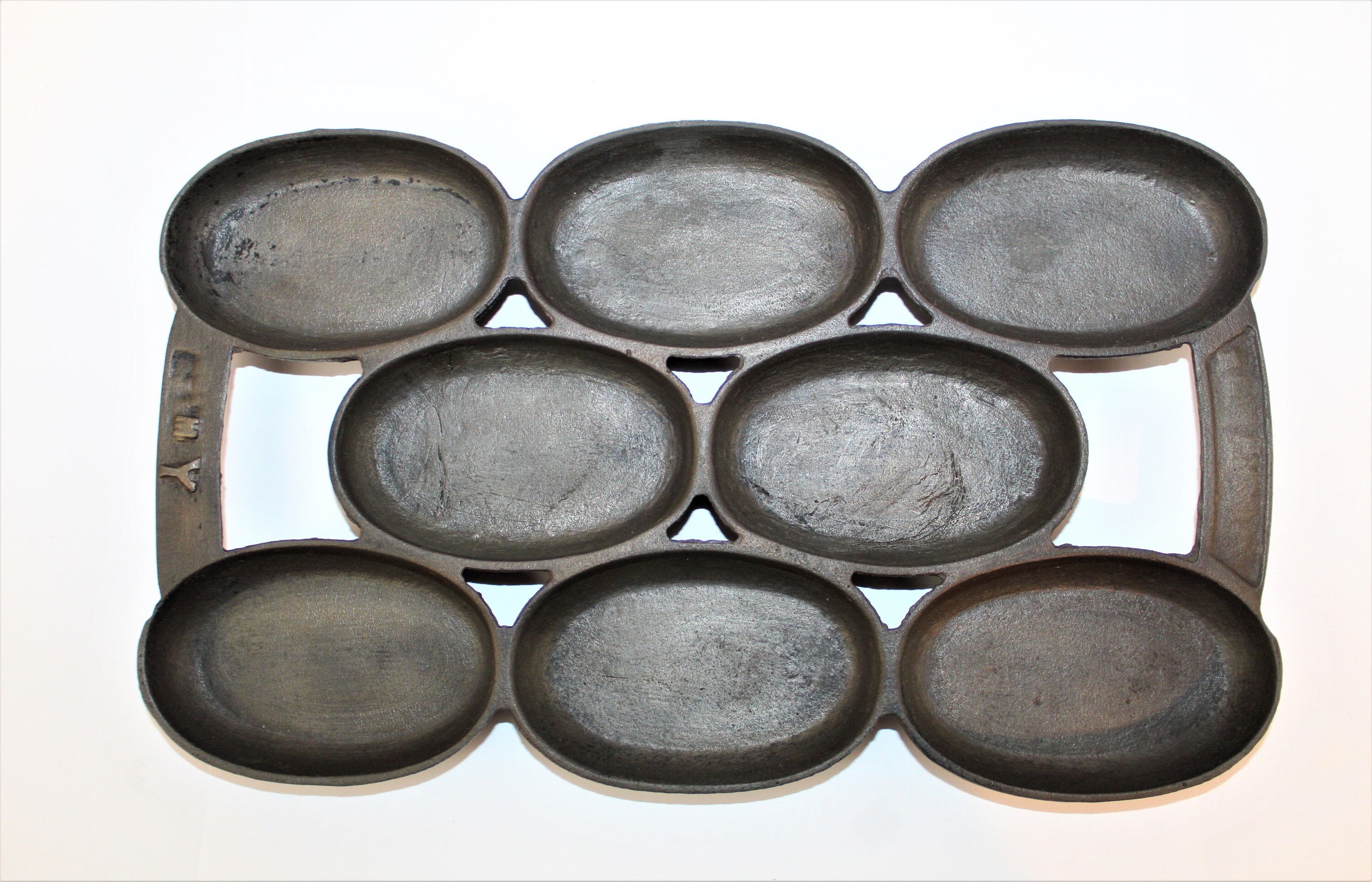 Sold at Auction: N WATERMAN CAST IRON OVAL MUFFIN PAN, BOSTON