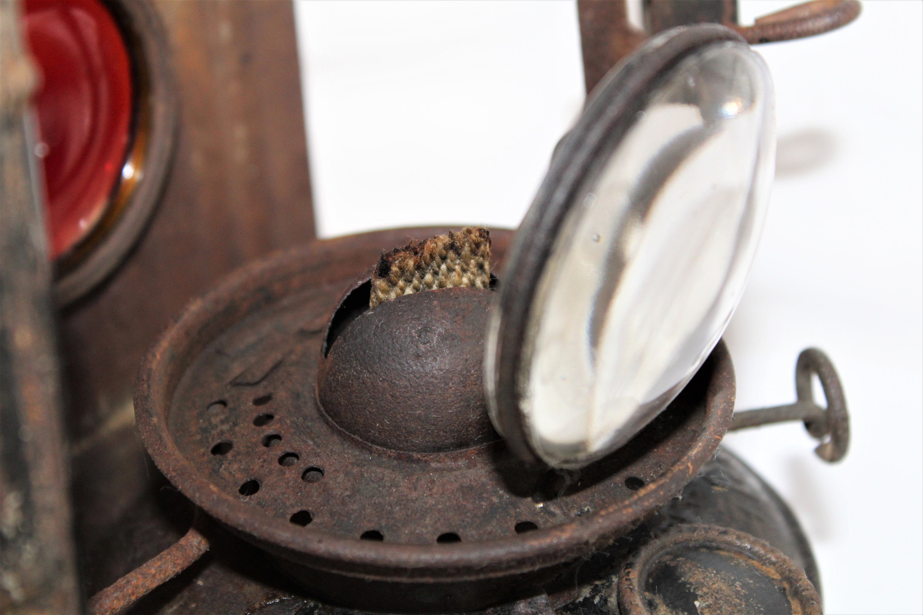 Antique 1916 Dietz Junior Wagon Lantern with Magnifier Globe Antique 1916 Dietz Junior Wagon Lantern with Magnifier Globe