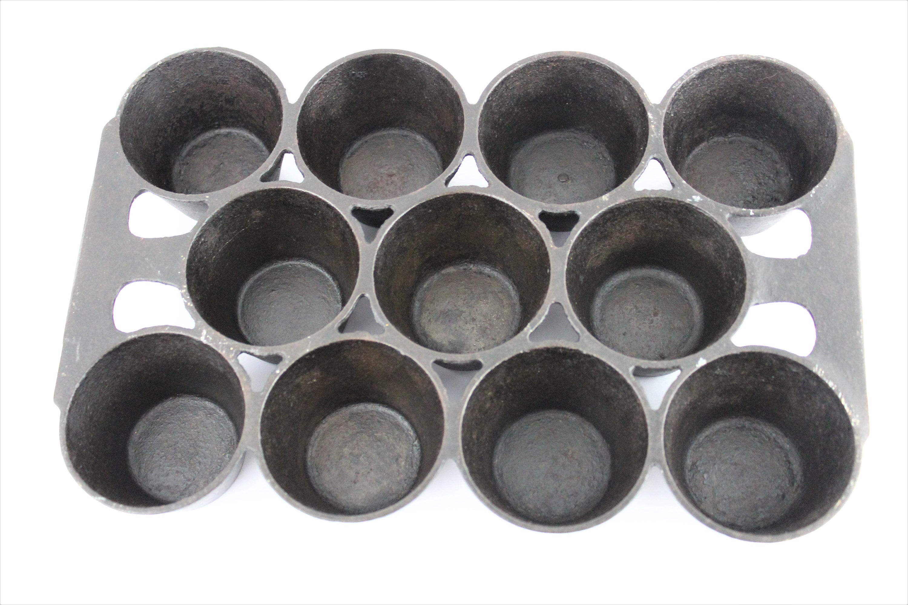 Sold at Auction: ERIE CAST IRON MUFFIN PAN No.8