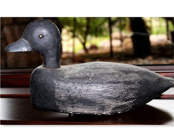 Handcrafted Primitive Wooden Duck Decoy - Vintage-Inspired Hunting Collectible for Rustic Home Decor