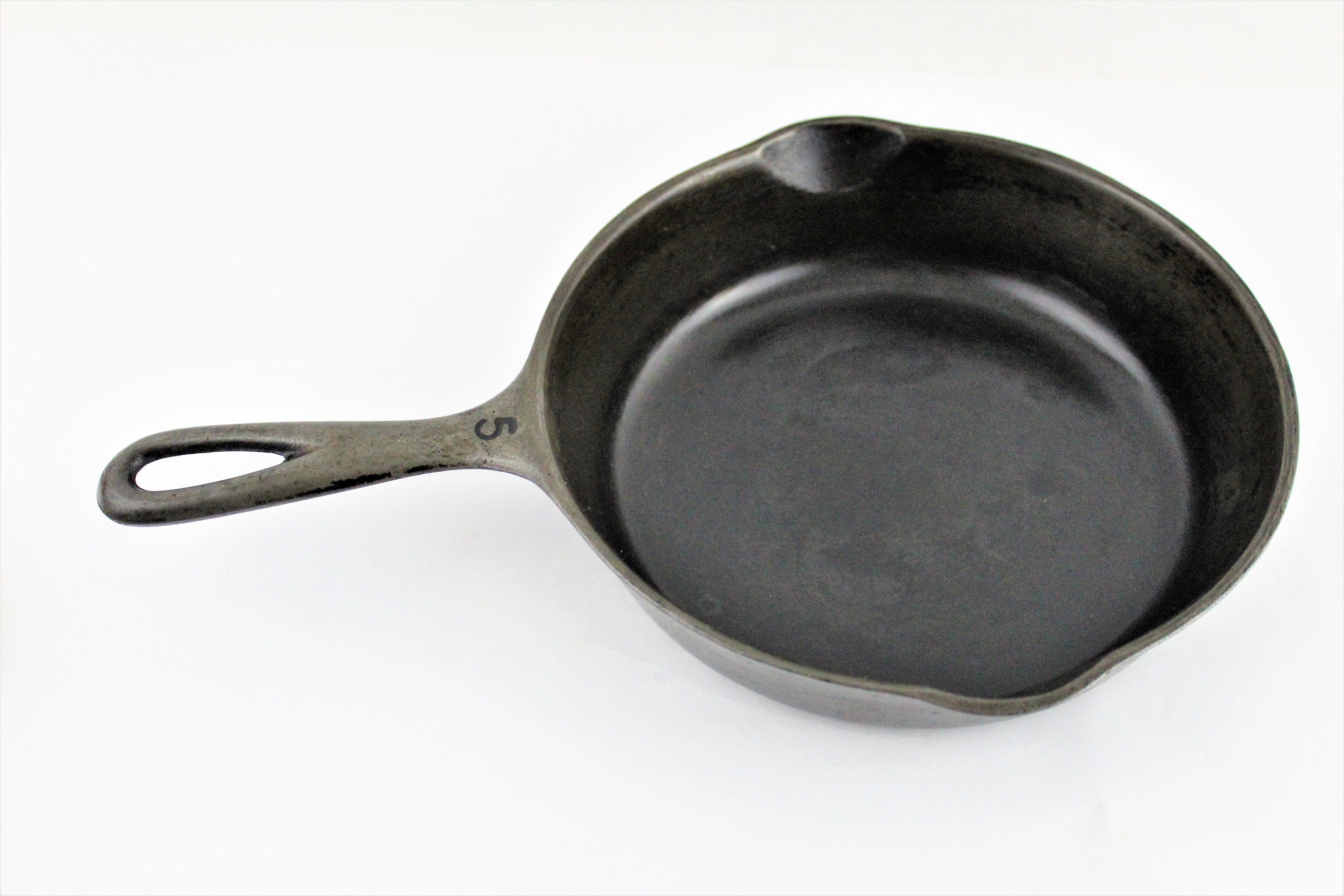 Wagner Ware No 5 Cast Iron Skillet – Model: 1055