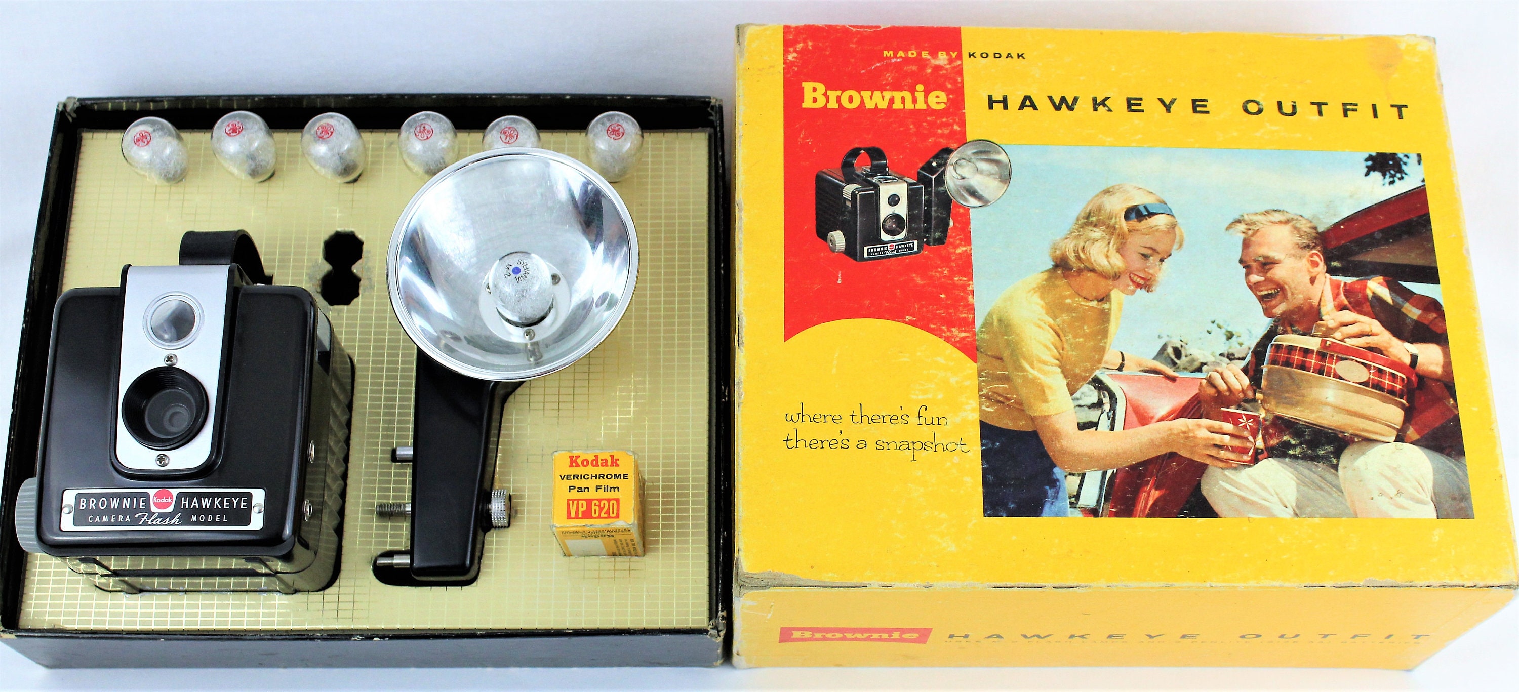 Vintage 1959 Kodak Brownie Hawkeye Camera Outfit