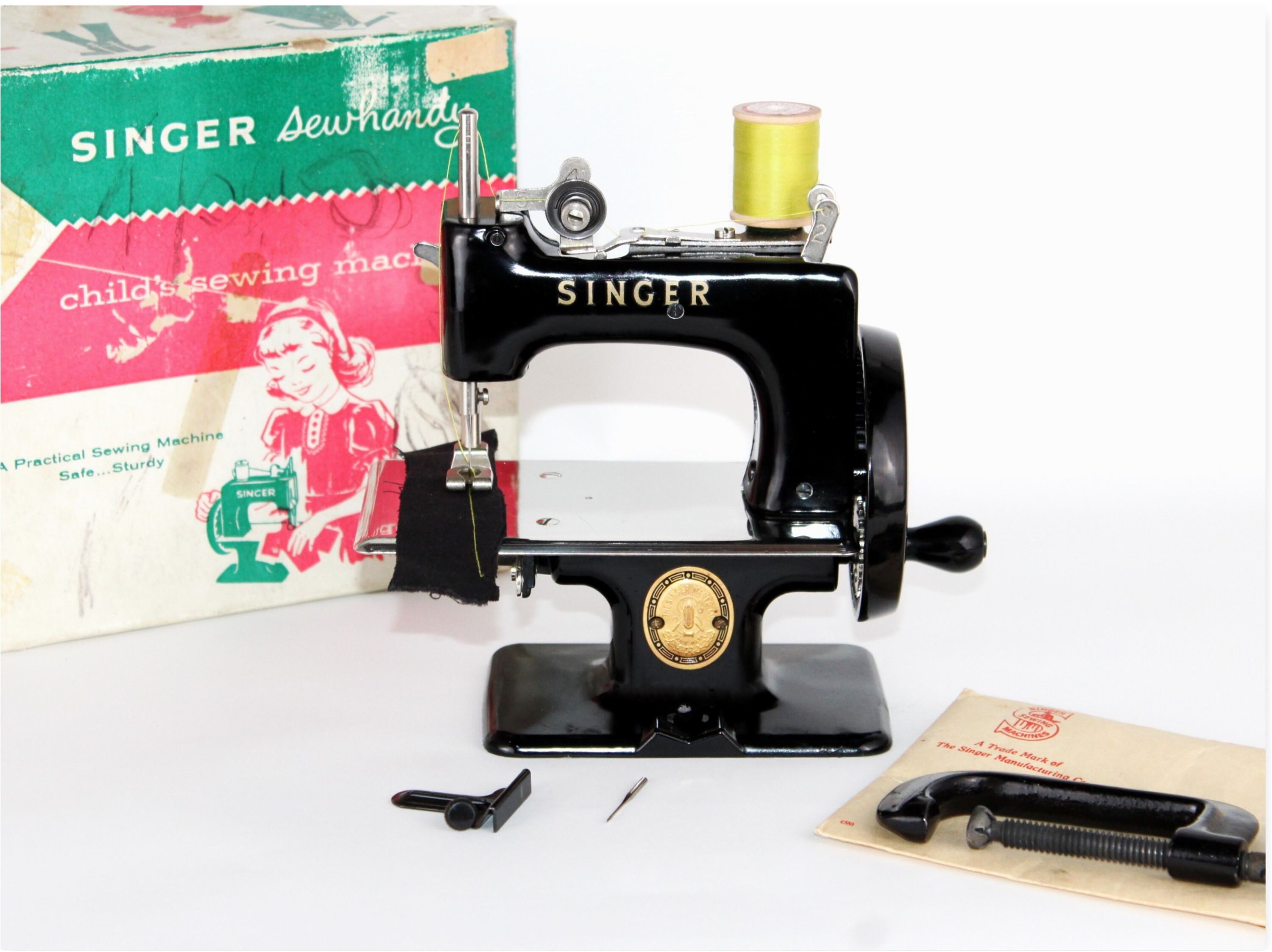 Little Betty Toy Sewing Machine, Vintage Small Sewing Machine in Box, Blue  Metal Little Betty 